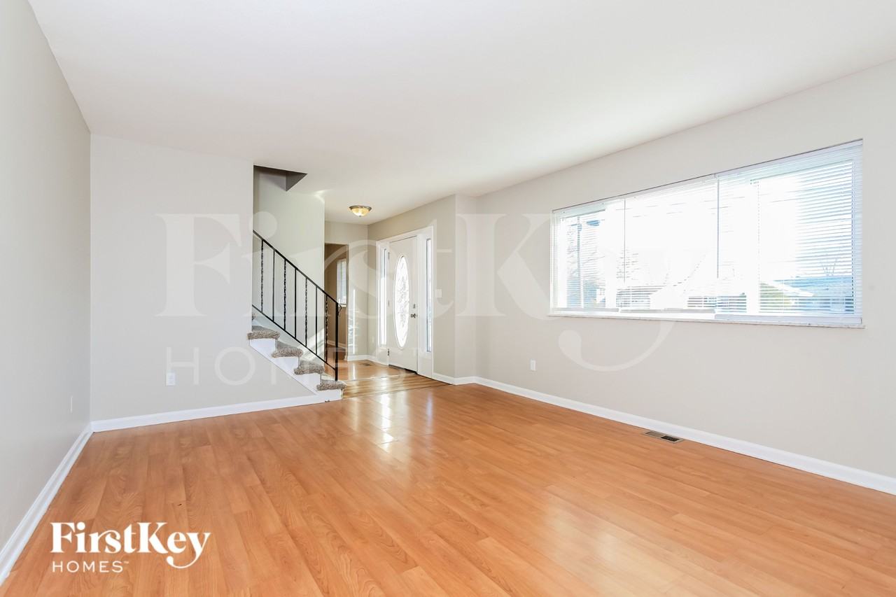 11741 Hanover Rd - Photo 4 of 15