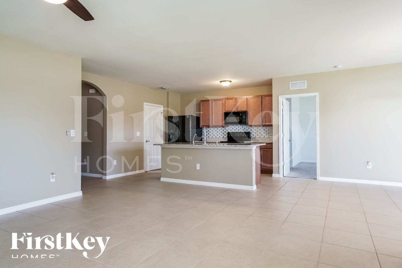 1110 Nw 24th Pl - Photo 2 of 18