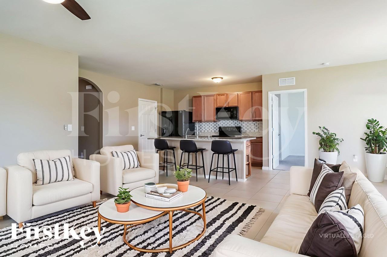 1110 Nw 24th Pl - Photo 3 of 18