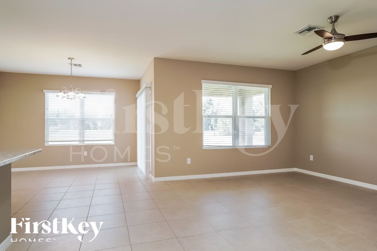 1110 Nw 24th Pl - Photo 4 of 18