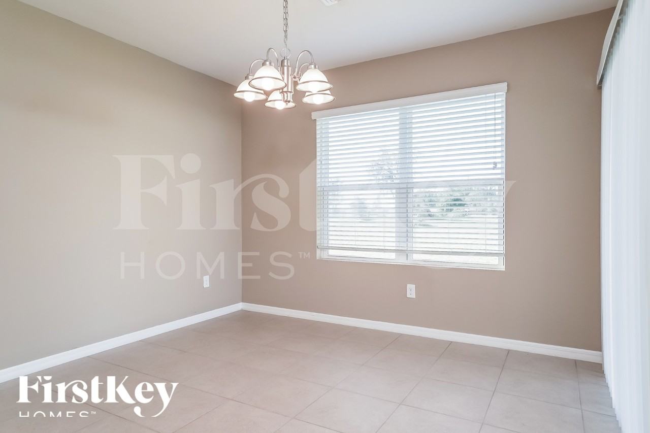 1110 Nw 24th Pl - Photo 5 of 18