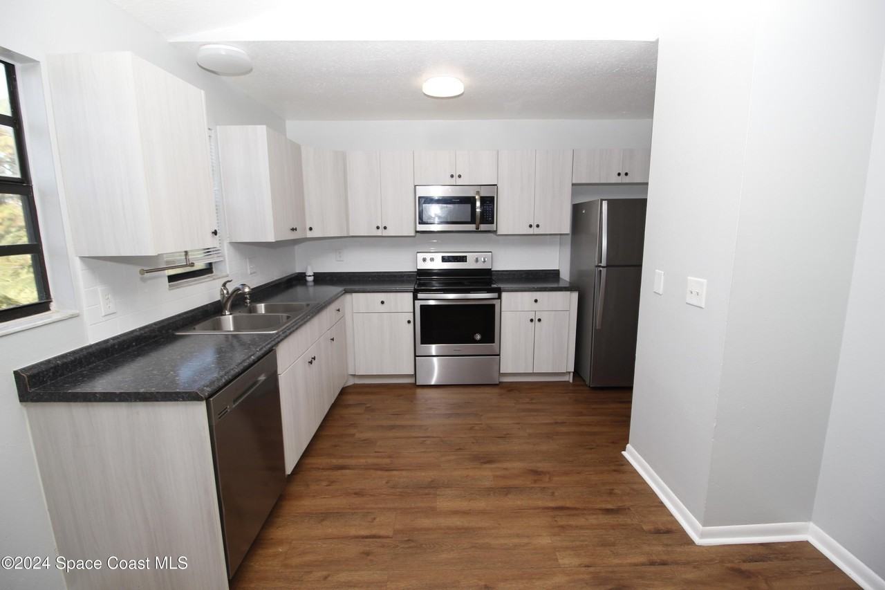 440 Mercury Ave Se Apt E - Photo 4 of 14