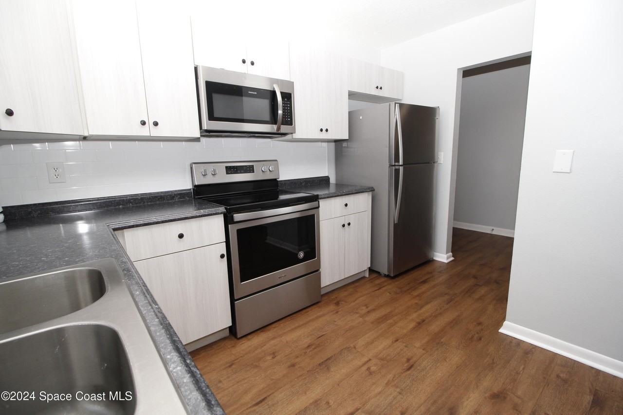 440 Mercury Ave Se Apt E - Photo 5 of 14