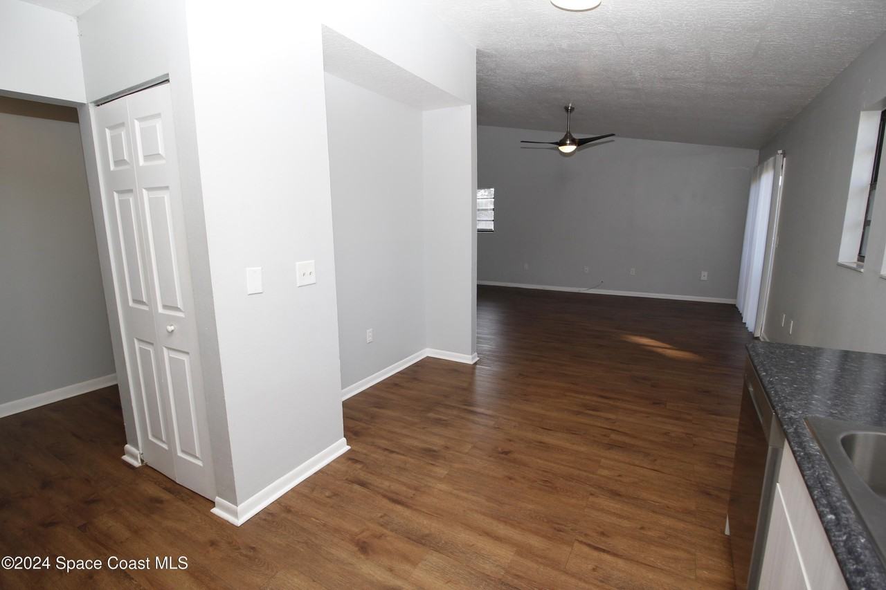 440 Mercury Ave Se Apt E - Photo 6 of 14