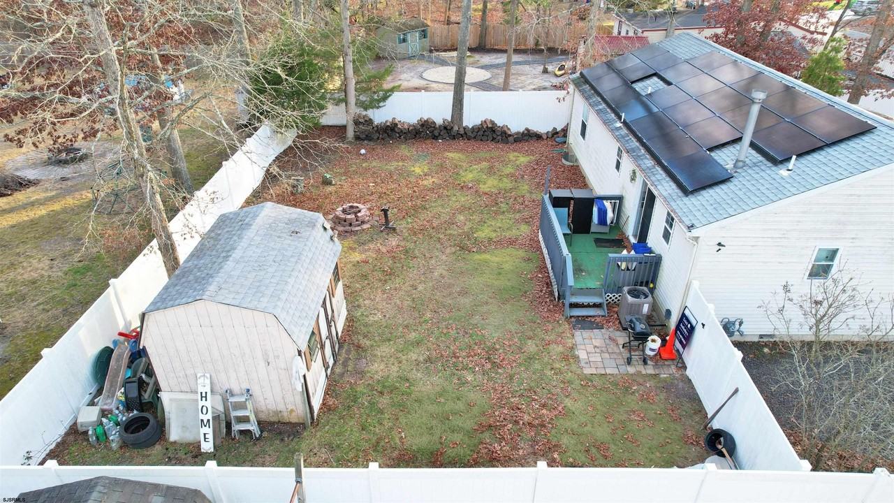 450 Redwood Ave - Photo 4 of 49