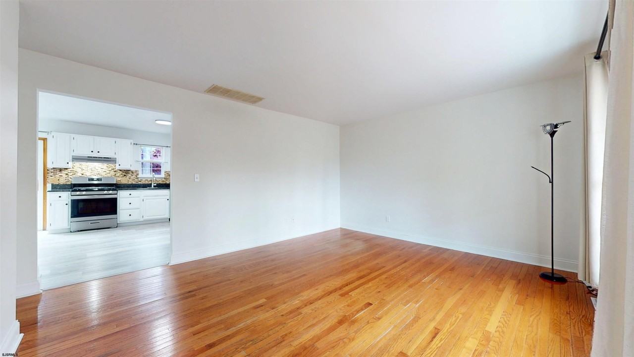 450 Redwood Ave - Photo 7 of 49