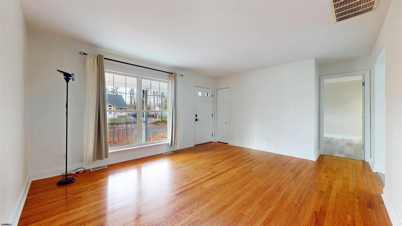 450 Redwood Ave - Photo 4 of 45