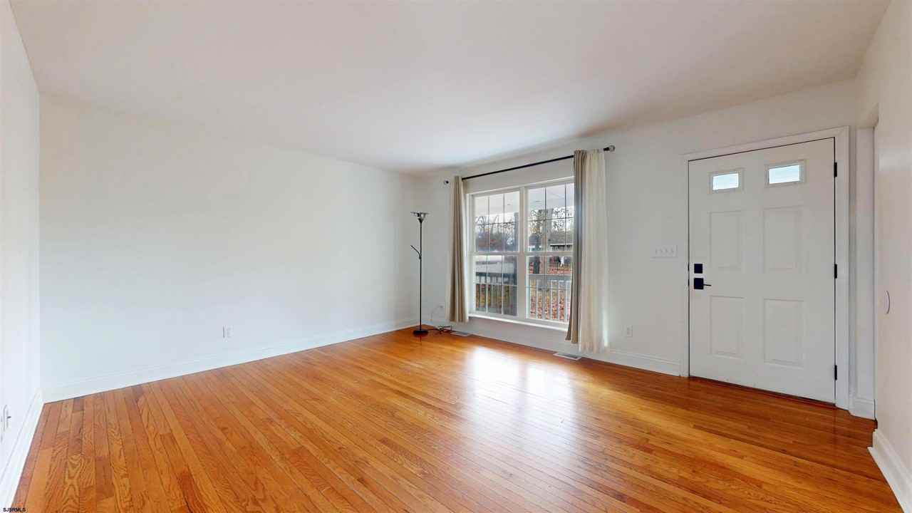 450 Redwood Ave - Photo 5 of 45