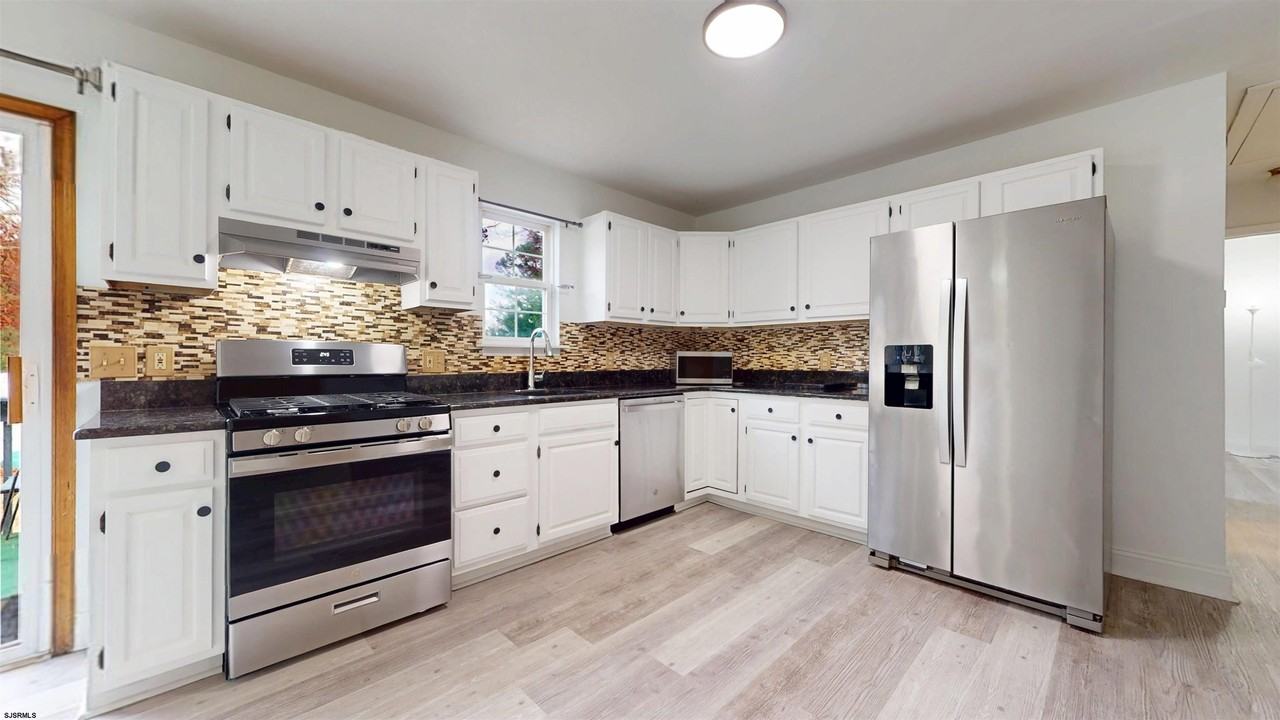 450 Redwood Ave - Photo 6 of 45