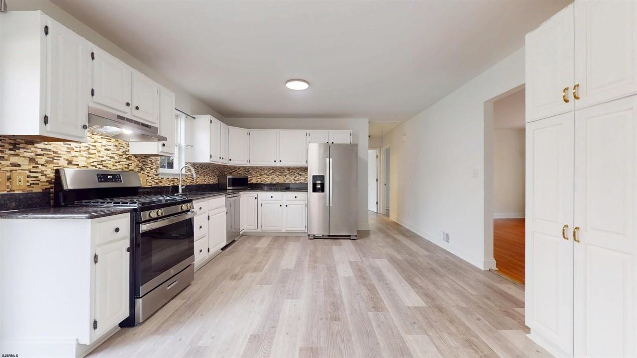 450 Redwood Ave - Photo 7 of 45