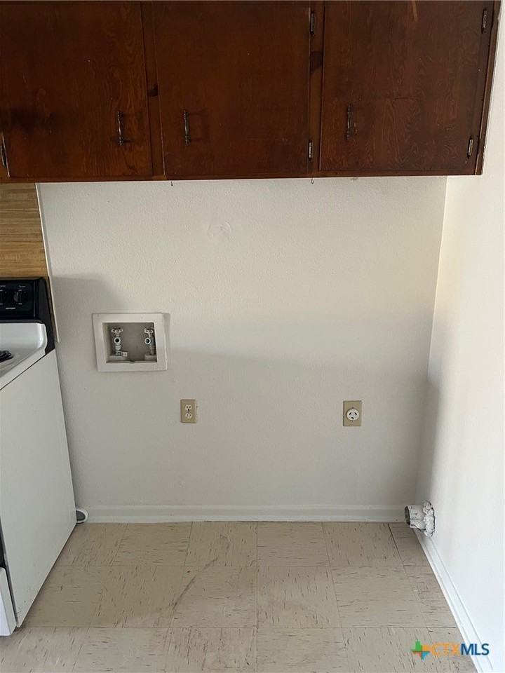 902 Travis Ln - Photo 5 of 9