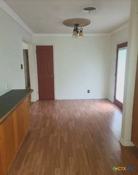 1306 Duvall Dr - Photo 5 of 10