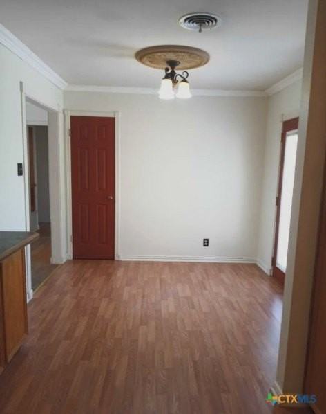 1306 Duvall Dr - Photo 7 of 10