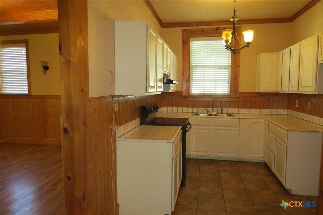 202 S Mesquite St - Photo 3 of 33