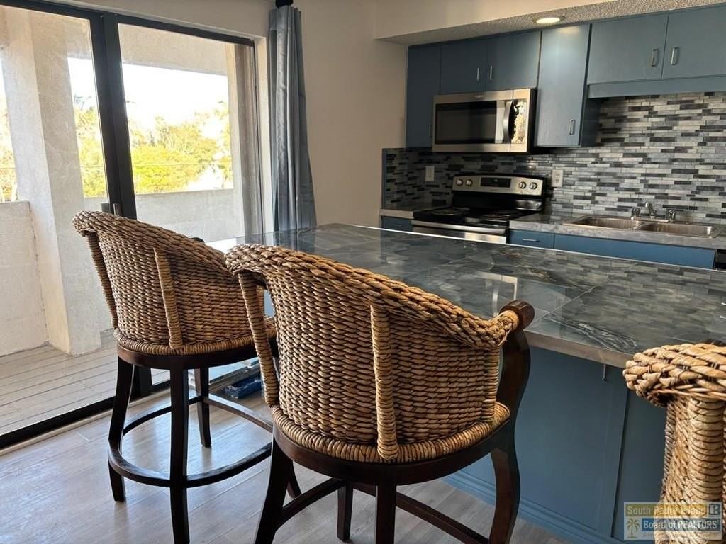 829 N Yturria St - Photo 3 of 12