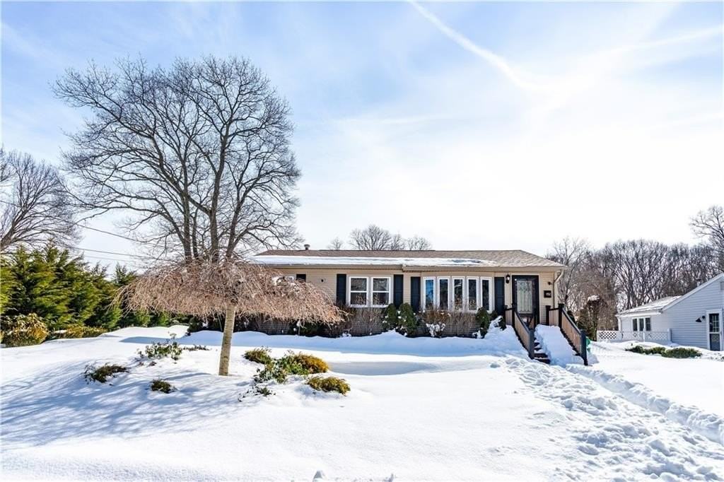 152 Almy St - Photo 2 of 38