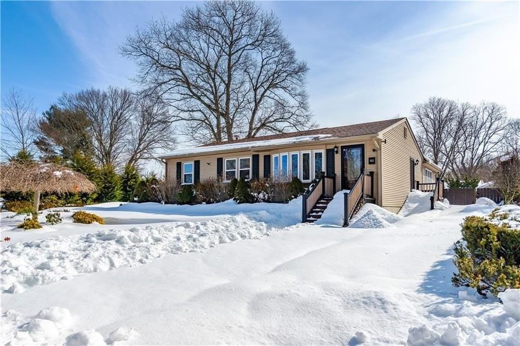 152 Almy St - Photo 5 of 38