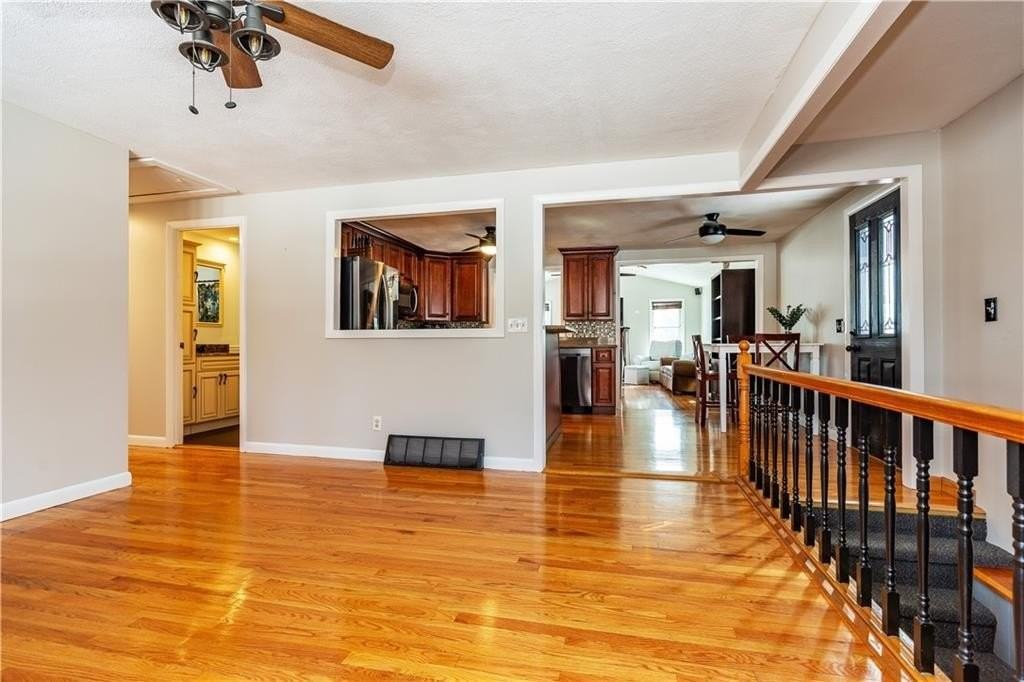 152 Almy St - Photo 7 of 38