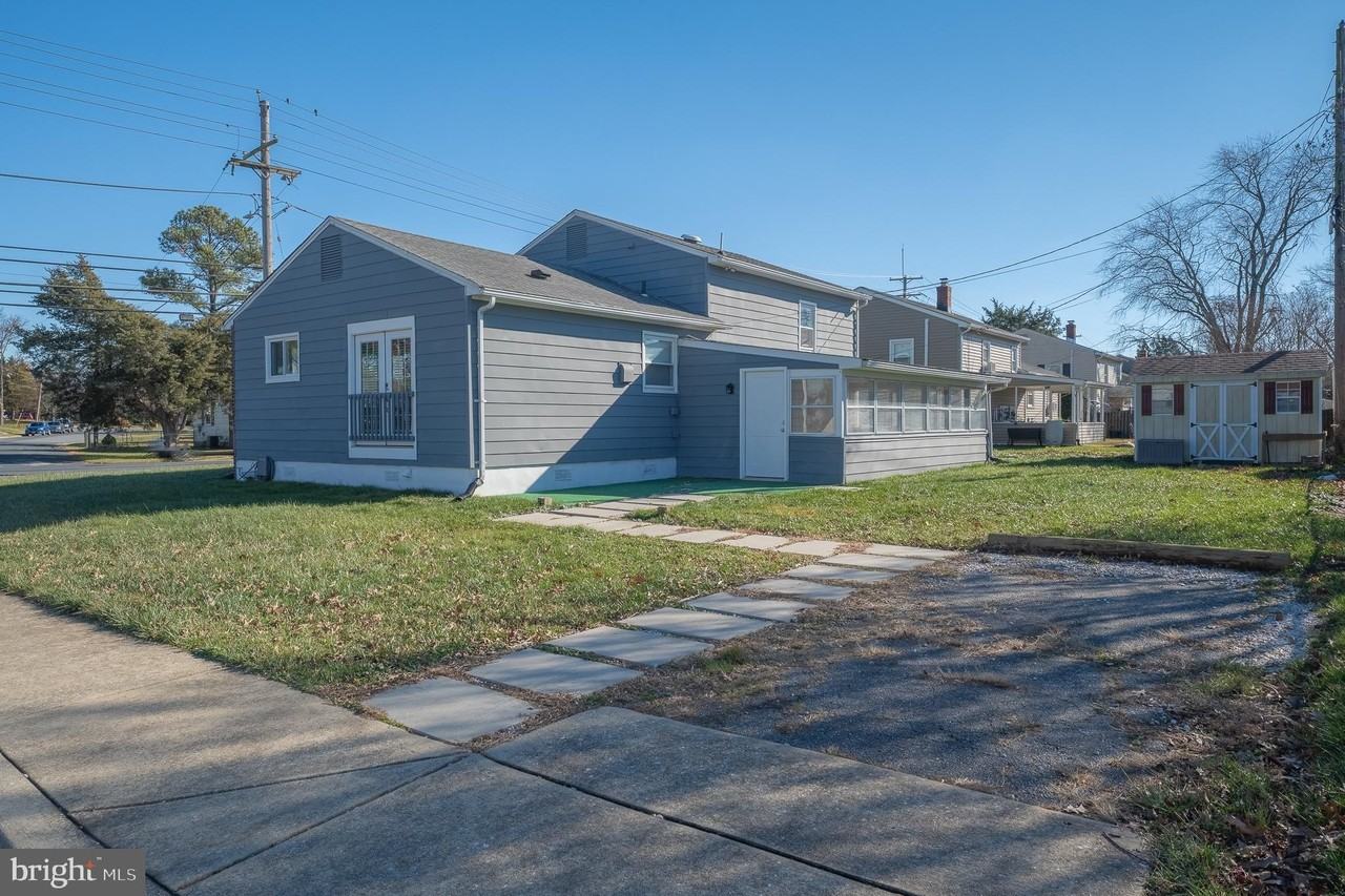 312 N Hammonds Ferry Rd - Photo 2 of 50