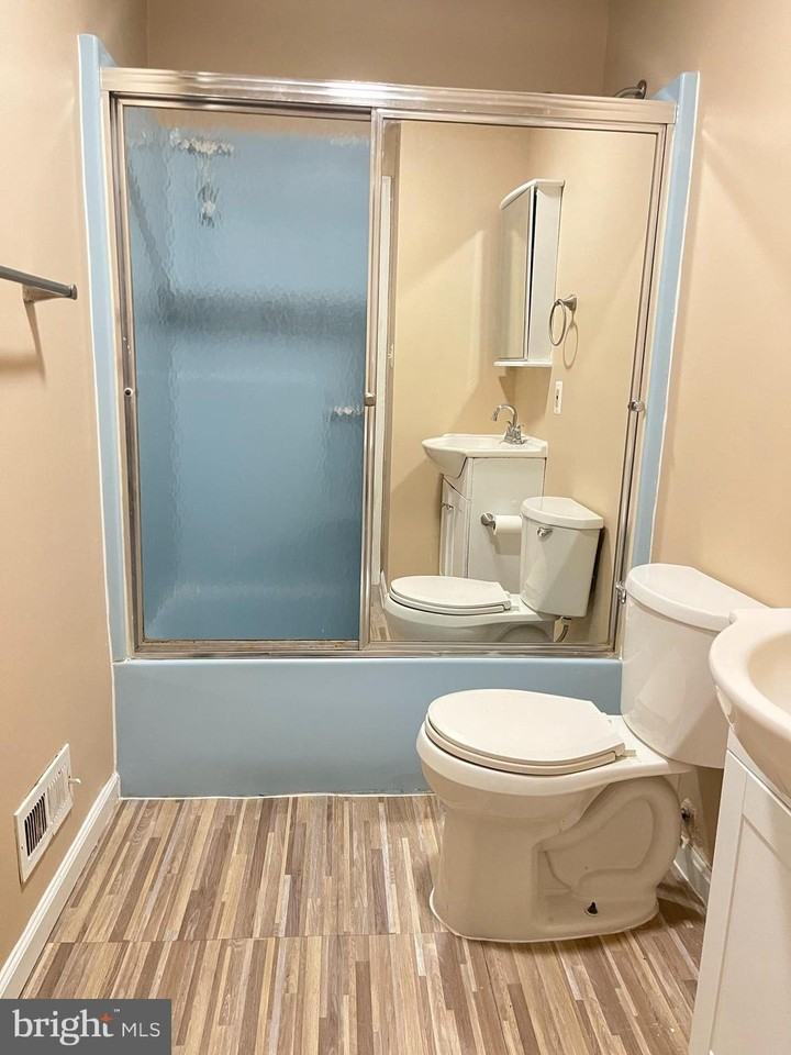 516 N Patterson Park Ave - Photo 7 of 16