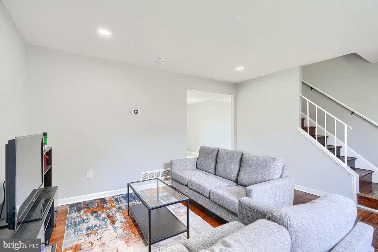 631 Charraway Rd - Photo 3 of 25