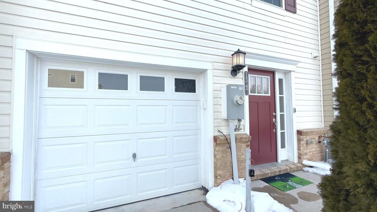 1347 Spindrift Rd - Photo 3 of 26