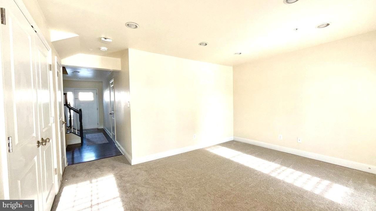 1347 Spindrift Rd - Photo 6 of 29