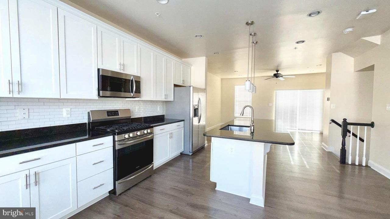 1347 Spindrift Rd - Photo 2 of 26