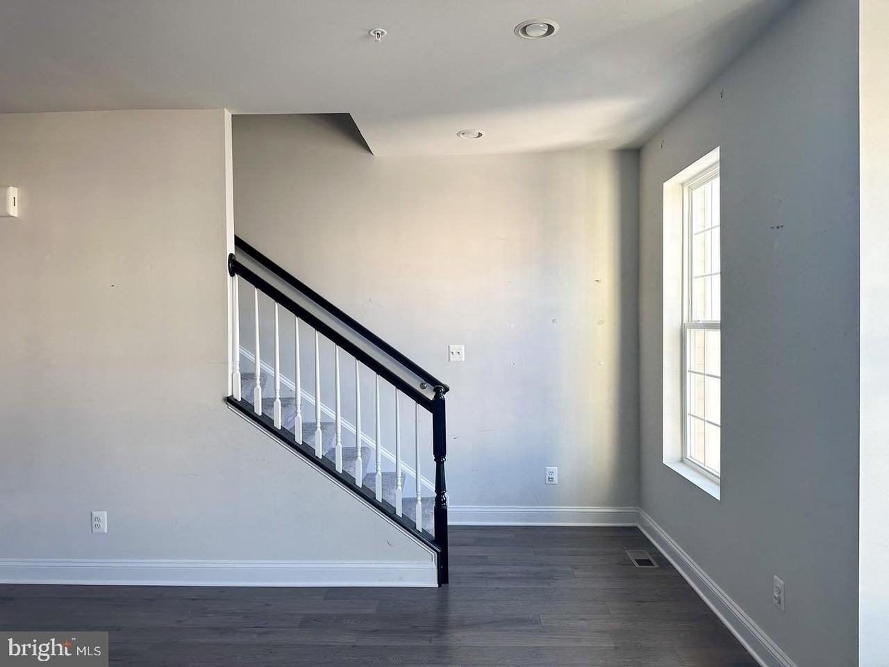 525 Roszel Way - Photo 2 of 25