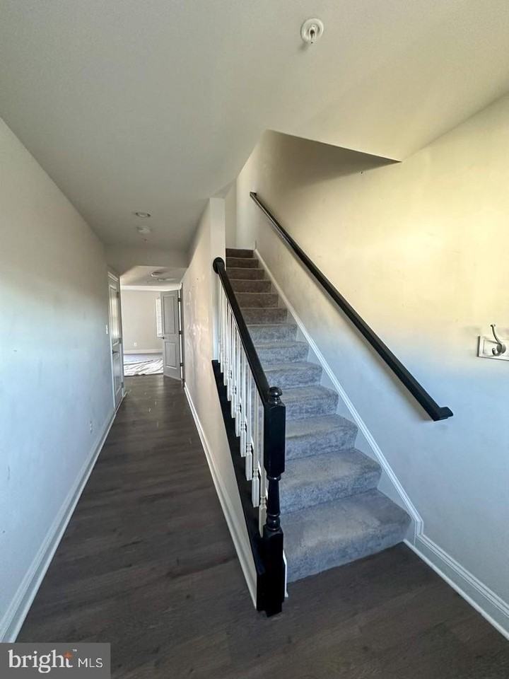 525 Roszel Way - Photo 4 of 25