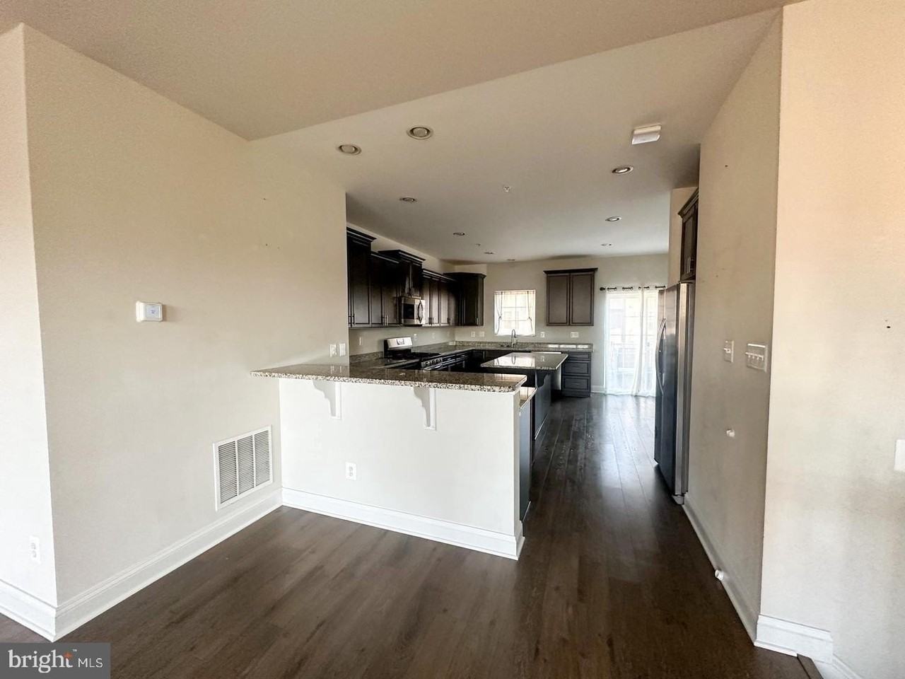 525 Roszel Way - Photo 5 of 25