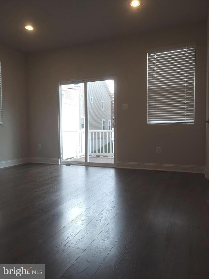 7111 Tyndale Way - Photo 5 of 50