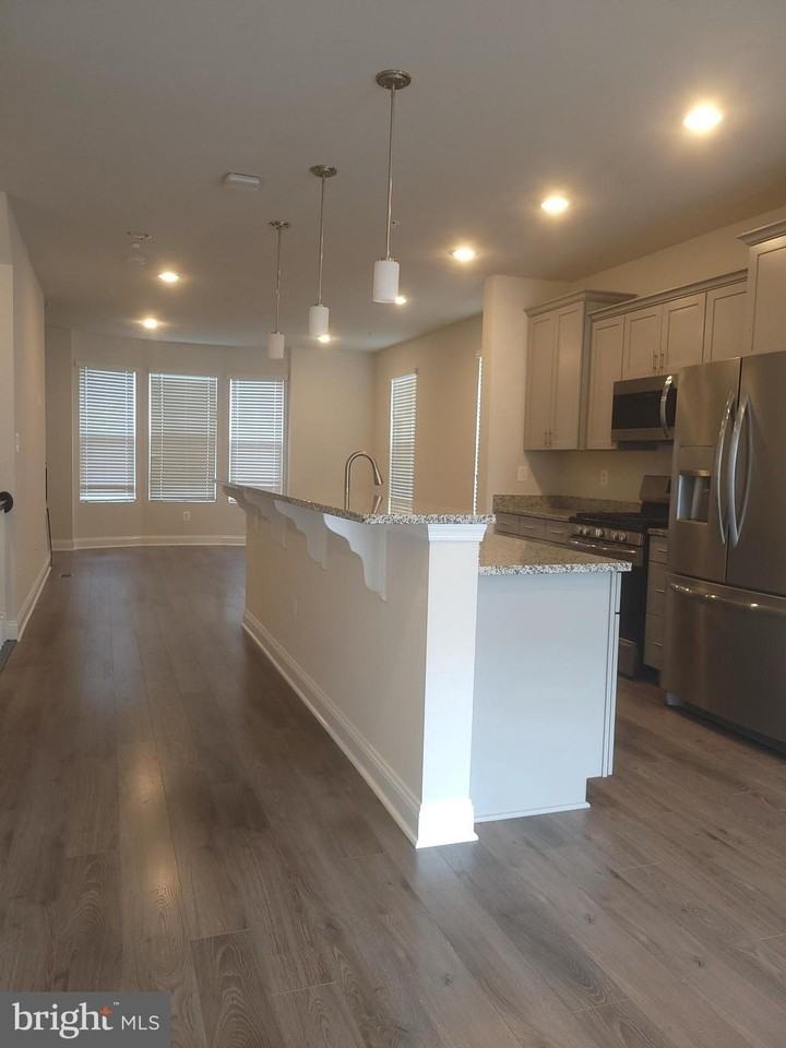 7111 Tyndale Way - Photo 7 of 50