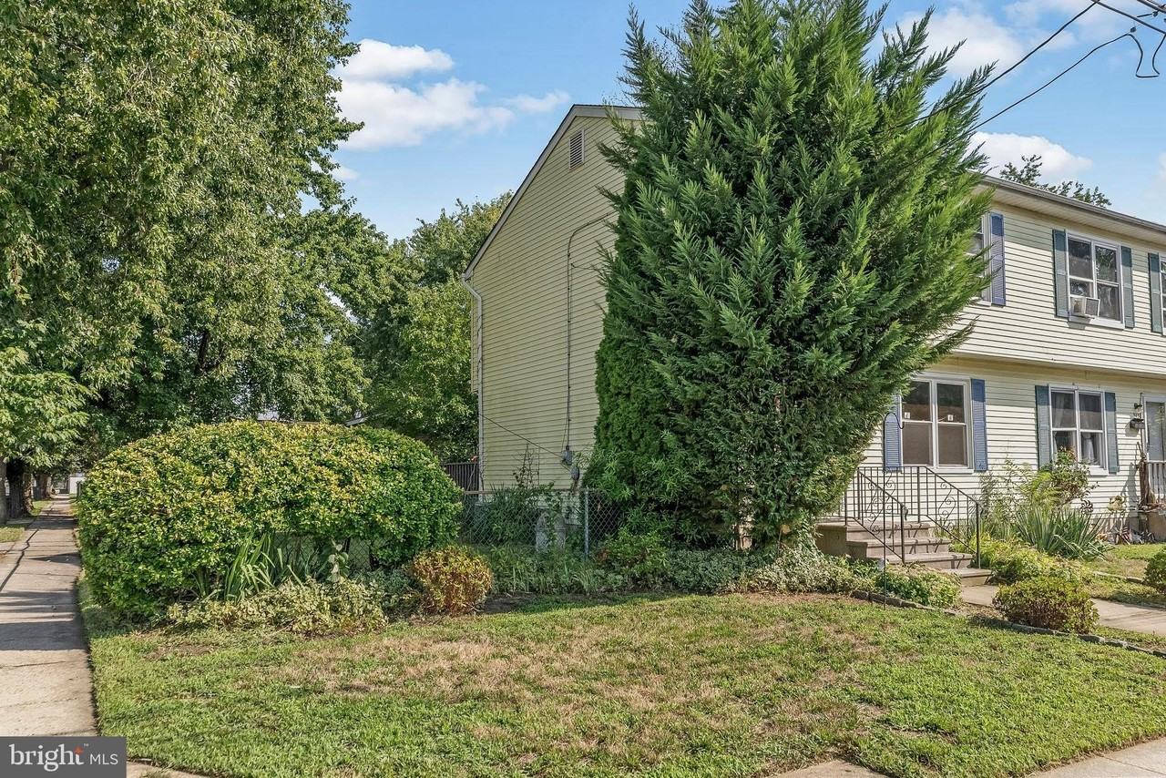 341 Clarkson St - Photo 2 of 31