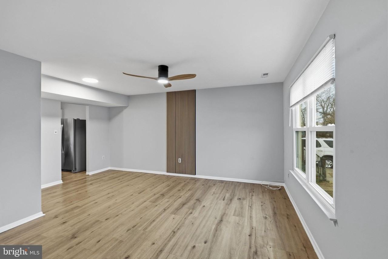 341 Clarkson St - Photo 4 of 31