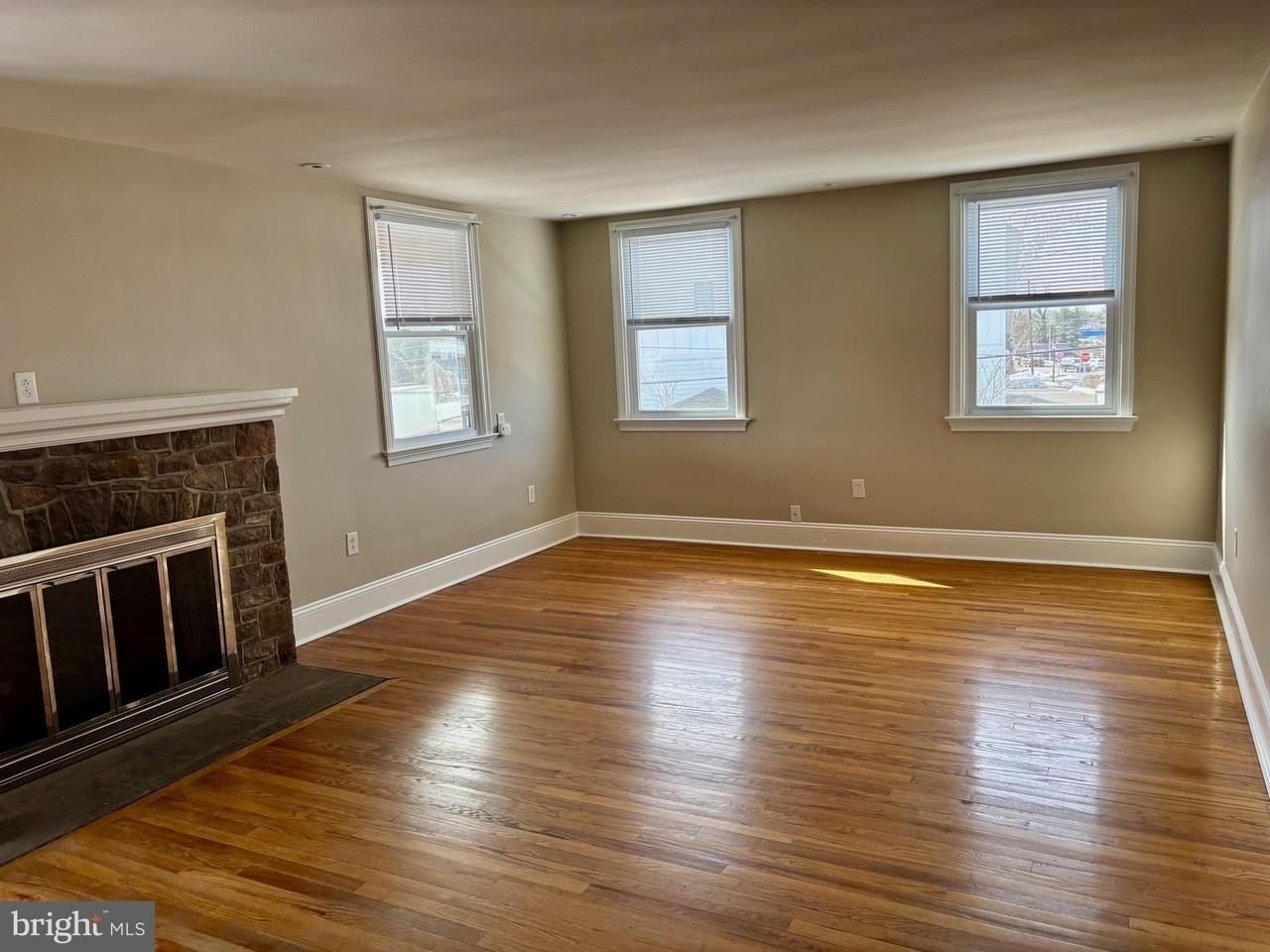 659 N Main St Unit 3 - Photo 4 of 26