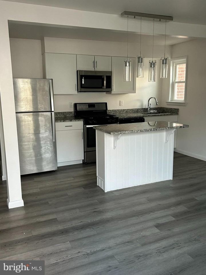 102 E Cedar St - Photo 3 of 11