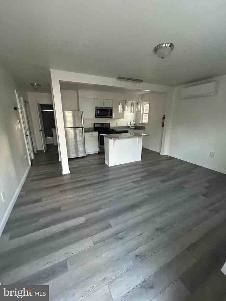 102 E Cedar St - Photo 4 of 11