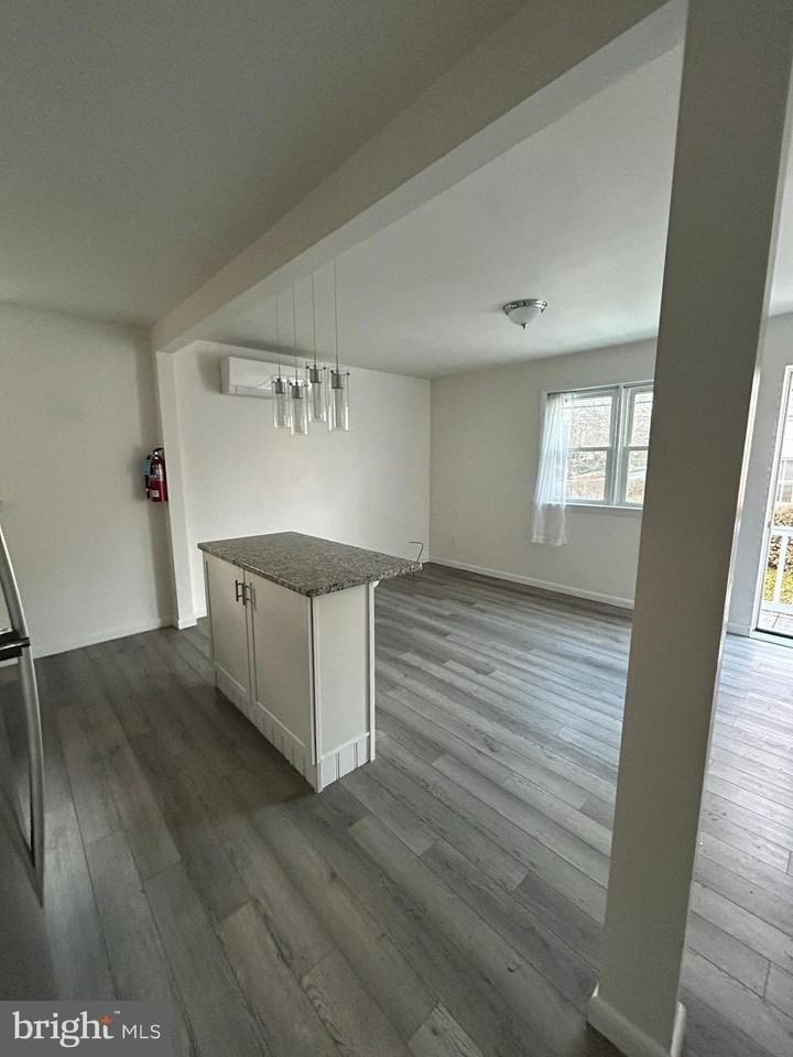 102 E Cedar St - Photo 5 of 11