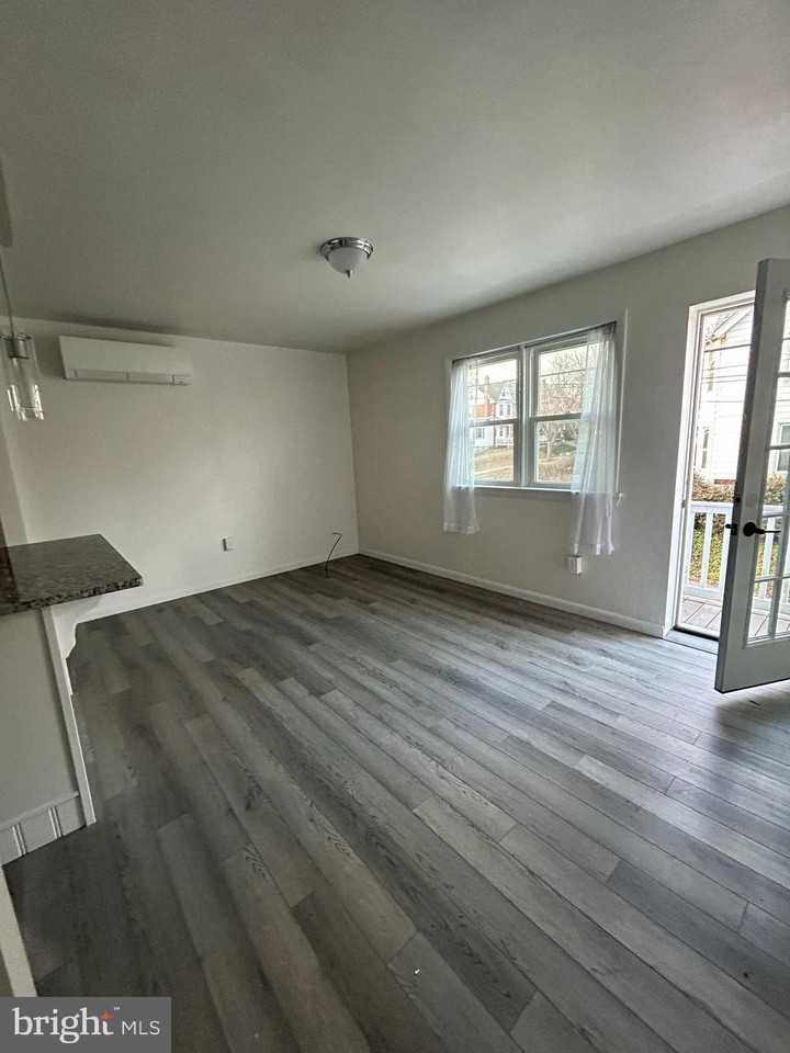 102 E Cedar St - Photo 6 of 11