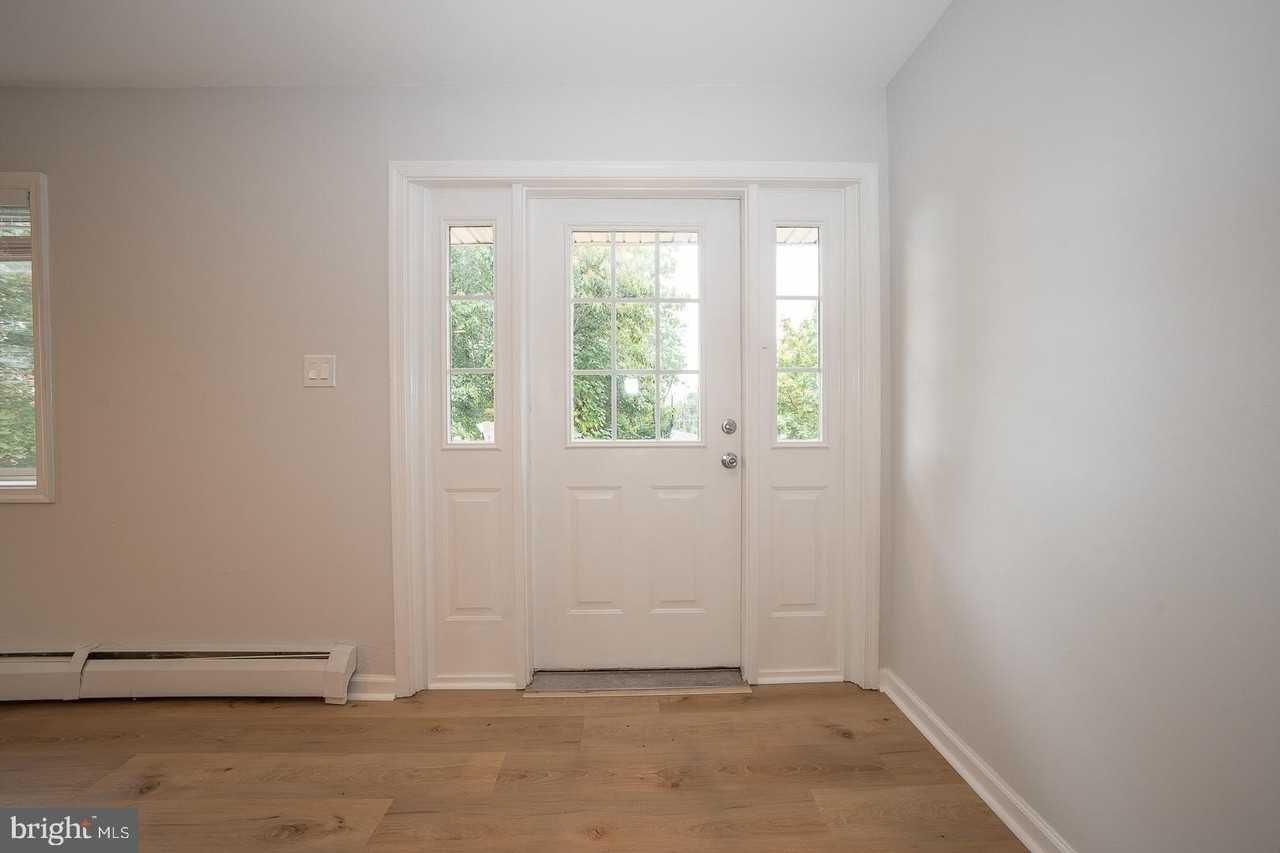 200 Pennsylvania Ave - Photo 4 of 22