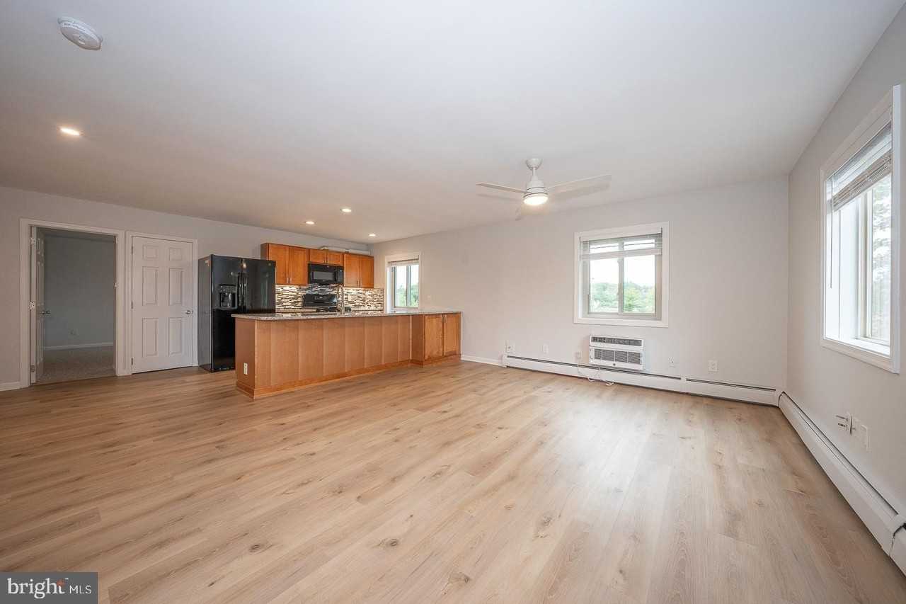 200 Pennsylvania Ave - Photo 5 of 22