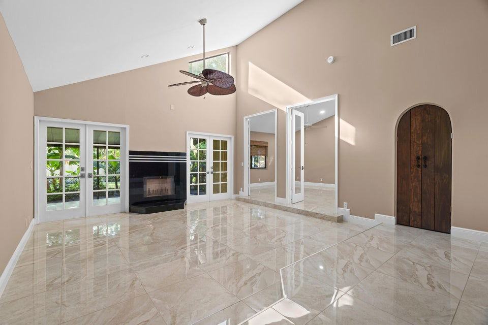 22545 Meridiana Dr - Photo 3 of 8