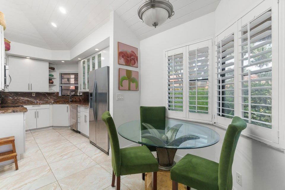 22545 Meridiana Dr - Photo 4 of 8