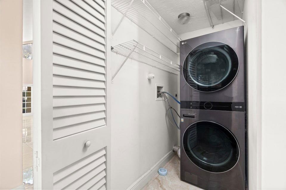 22545 Meridiana Dr - Photo 5 of 8