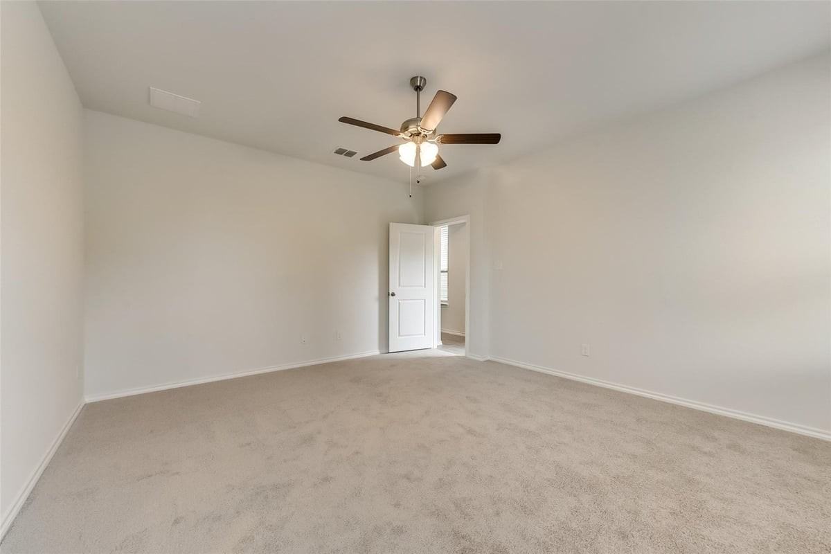 1033 King St - Photo 5 of 20