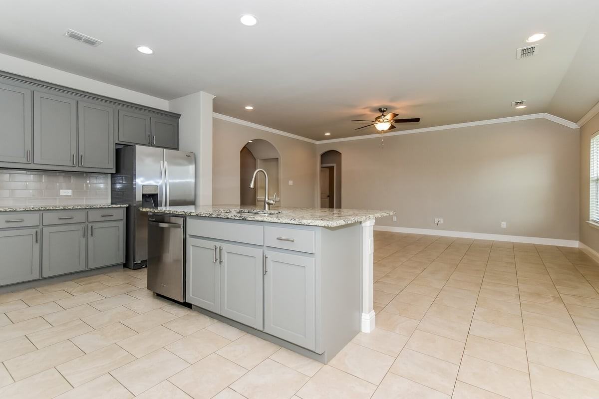 309 Peachtree Ln - Photo 7 of 32