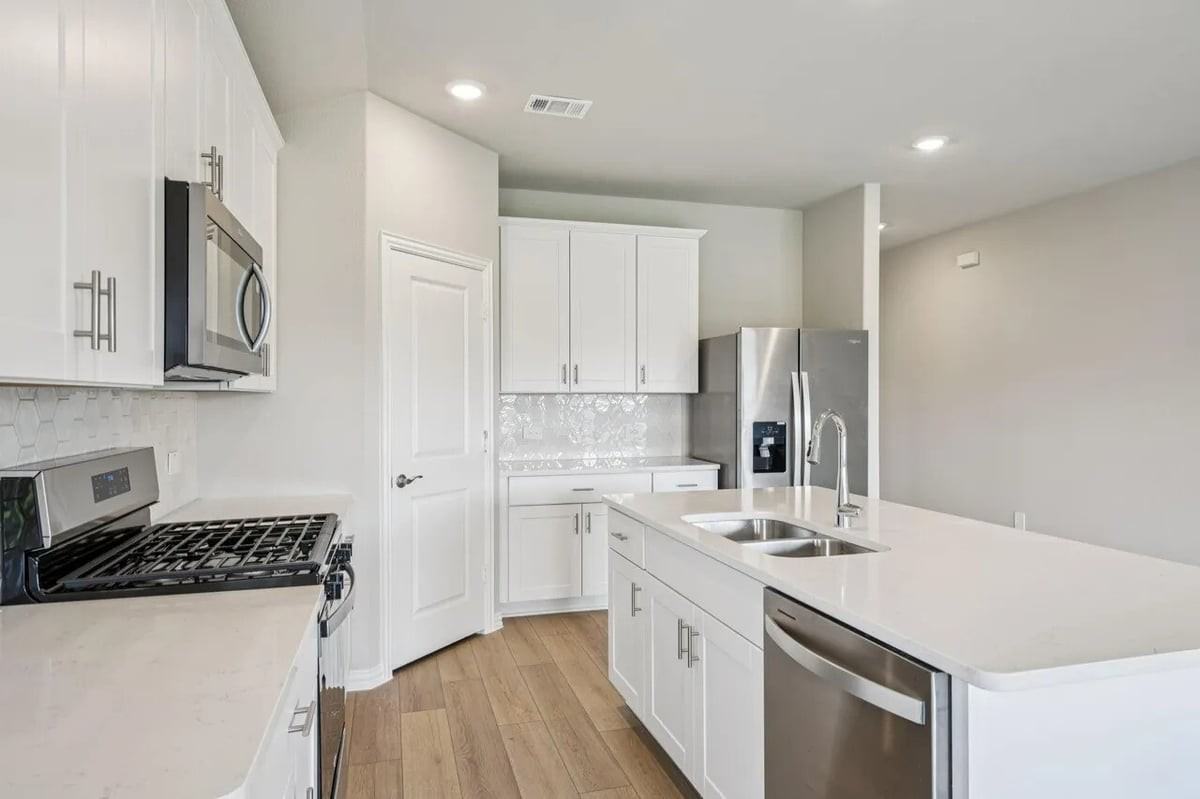 512 Midnight Oak Dr - Photo 3 of 24