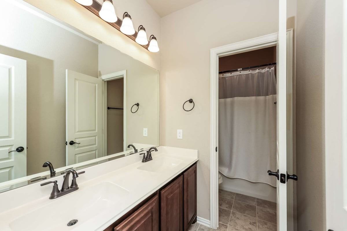 6404 Sudbury Ln - Photo 7 of 19