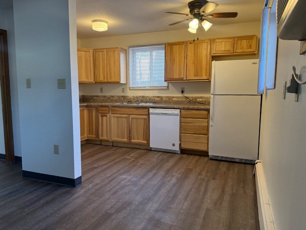 320 6th St S #4 - Photo 3 of 16